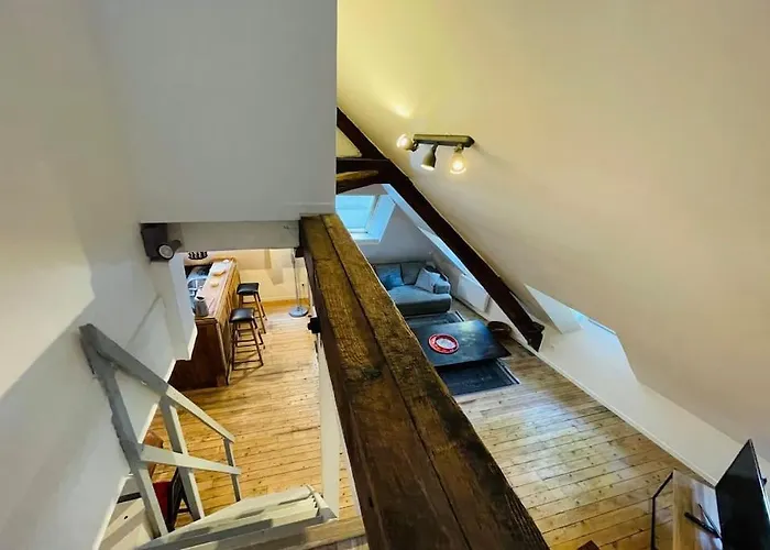 T3 Standing Center Station And Shops *