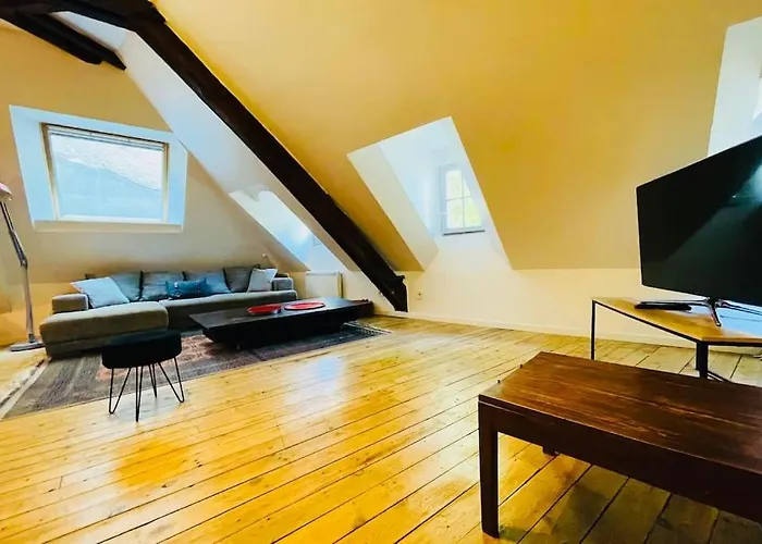 T3 Standing Center Station And Shops