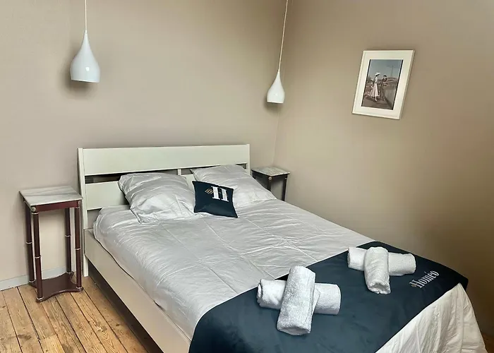 T3 Standing Center Station And Shops * 图尔