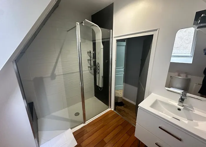 T3 Standing Center Station And Shops *